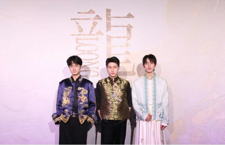 杨钧、ASE家族2024上海时装周上演“游龙大秀”